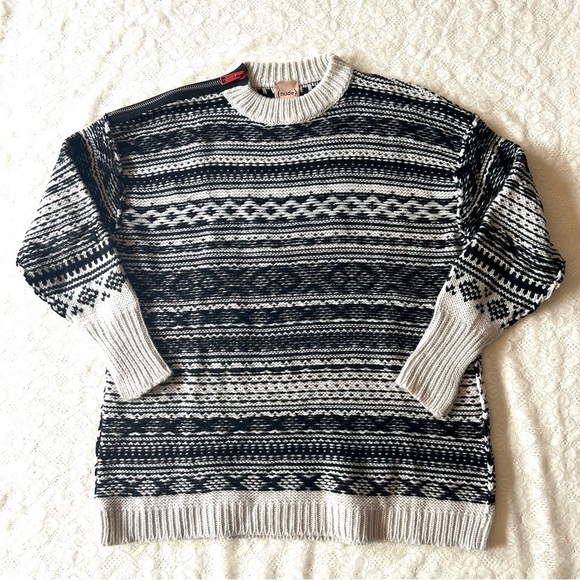 NUDE Sweaters - Patterned Jumper Alpaca
White and Black Fair Isle Crew-neck Sweater by Nude